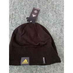 Man Utd hat and socks