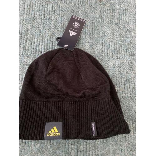 Man Utd hat and socks
