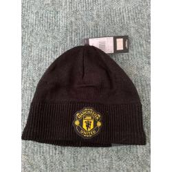 Man Utd hat and socks