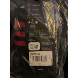 Man Utd hat and socks