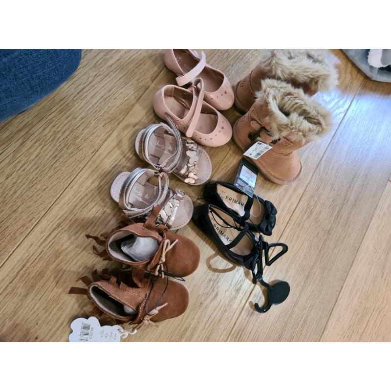 Girls size 3 shoes new. ?5