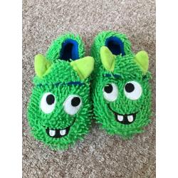 Slippers & daps infant size 9